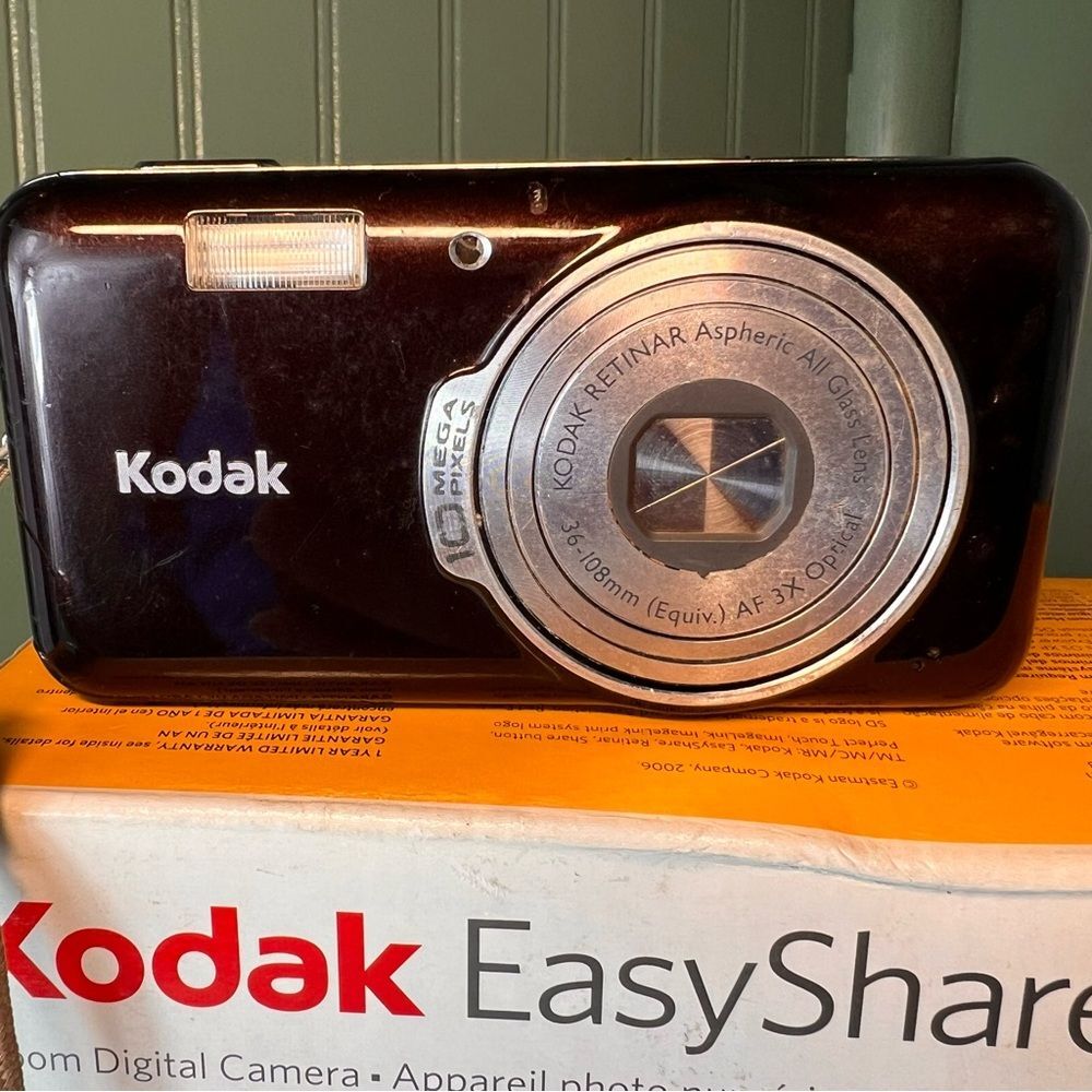 Kodak EasyShare Digital Camera J1003 Untested For Parts Java Brown Box Battery - Picture 2 of 12